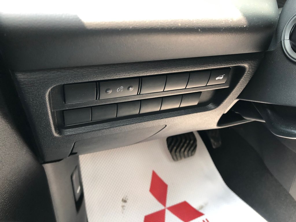 2025 Mitsubishi Outlander SE S-AWC in Kentville, Nova Scotia - 8 - w1024h768px