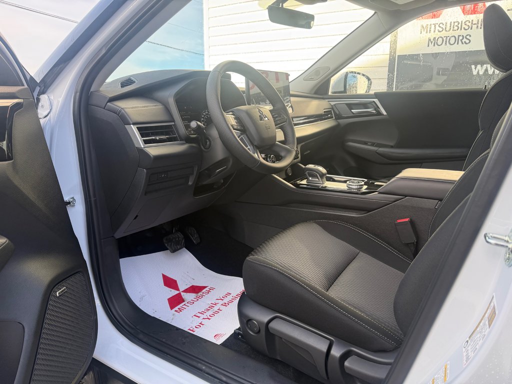 2025 Mitsubishi Outlander ES S-AWC in Kentville, Nova Scotia - 9 - w1024h768px