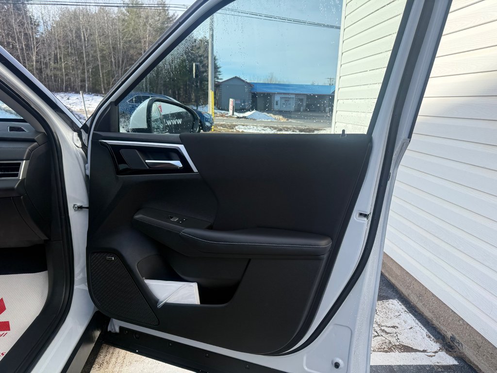 2025 Mitsubishi Outlander ES S-AWC in Kentville, Nova Scotia - 18 - w1024h768px