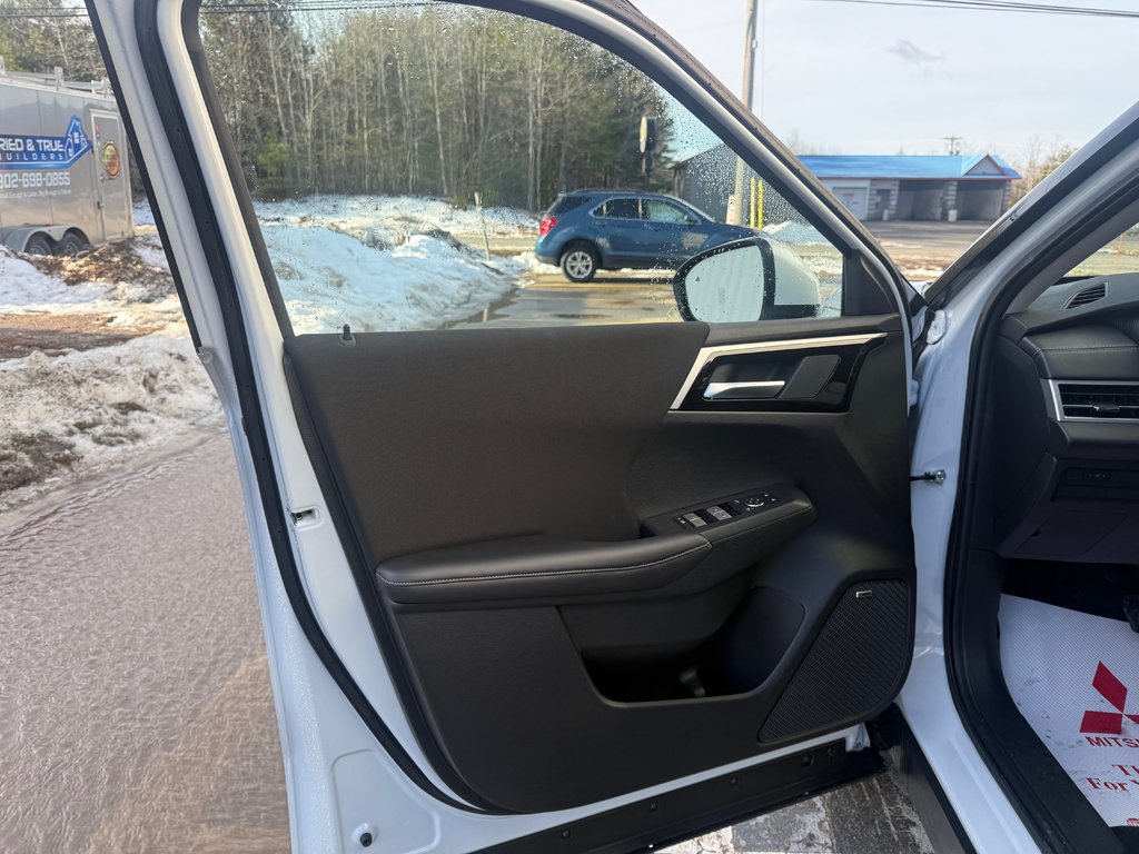 2025 Mitsubishi Outlander ES S-AWC in Kentville, Nova Scotia - 7 - w1024h768px