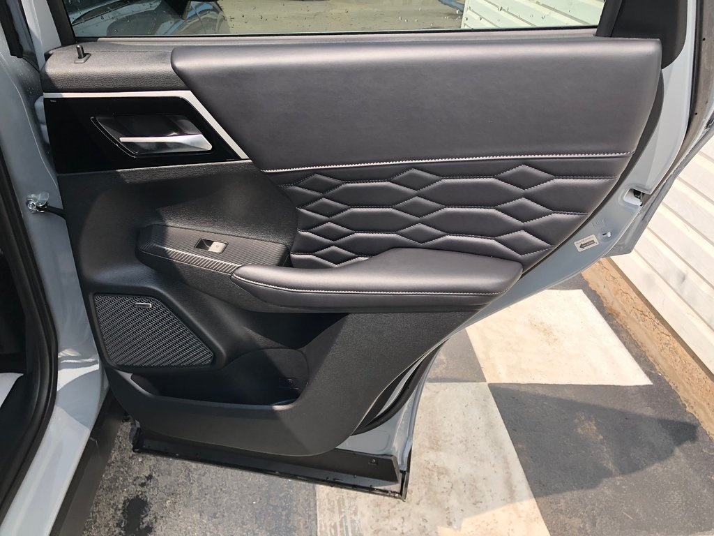 2025 Mitsubishi Outlander SEL S-AWC in Kentville, Nova Scotia - 23 - w1024h768px