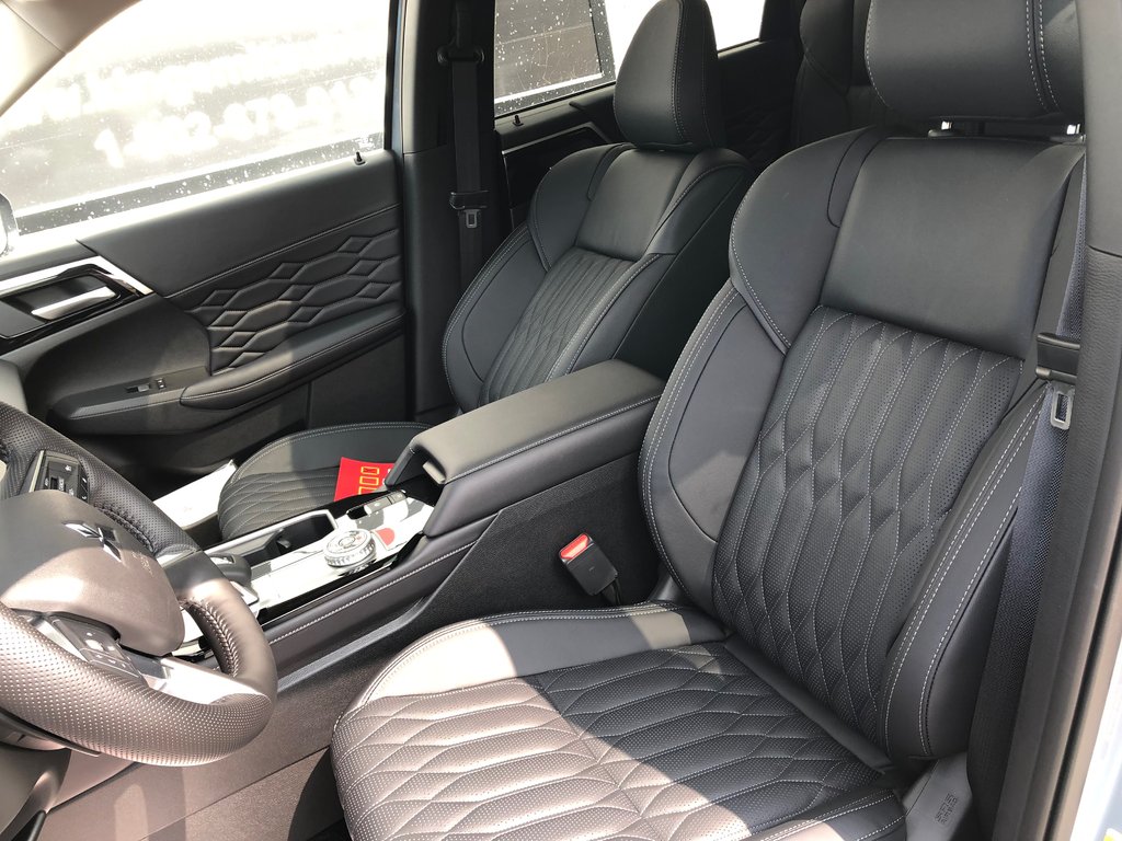 2025 Mitsubishi Outlander SEL S-AWC in Kentville, Nova Scotia - 17 - w1024h768px