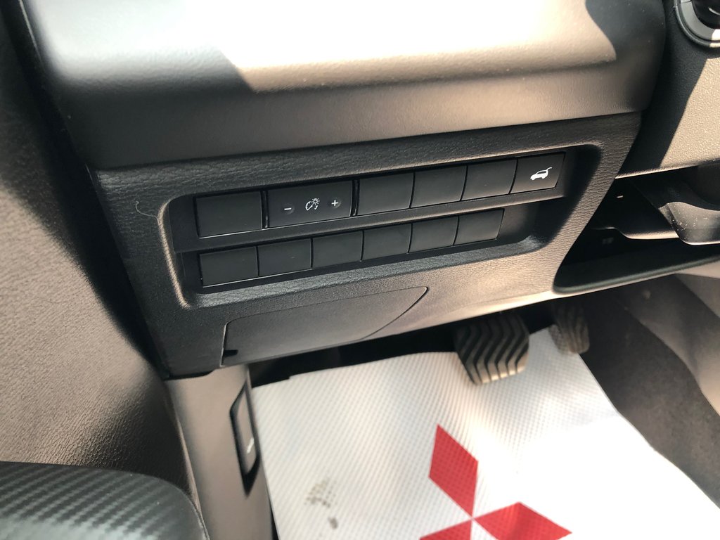 2025 Mitsubishi Outlander SEL S-AWC in Kentville, Nova Scotia - 8 - w1024h768px