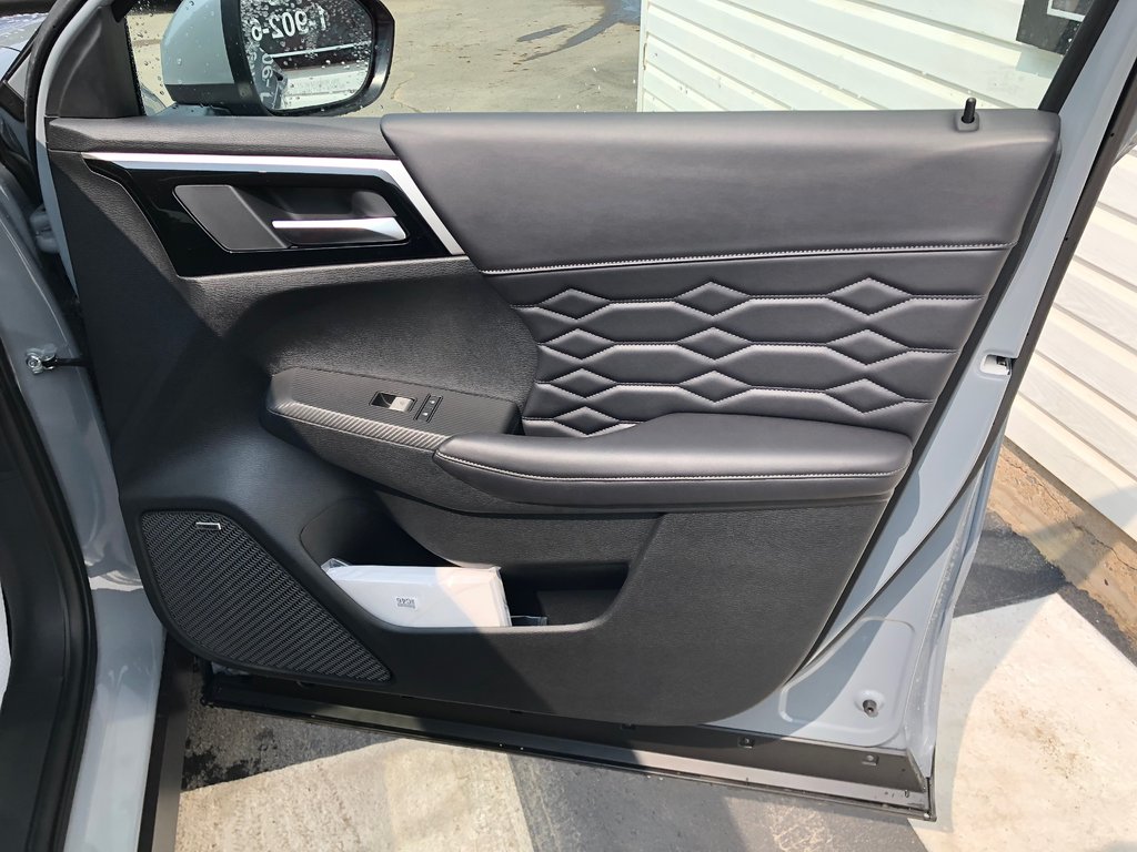2025 Mitsubishi Outlander SEL S-AWC in Kentville, Nova Scotia - 24 - w1024h768px