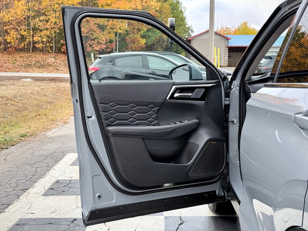 2025 Mitsubishi Outlander GT S-AWC in Kentville, Nova Scotia - 7 - w1024h768px
