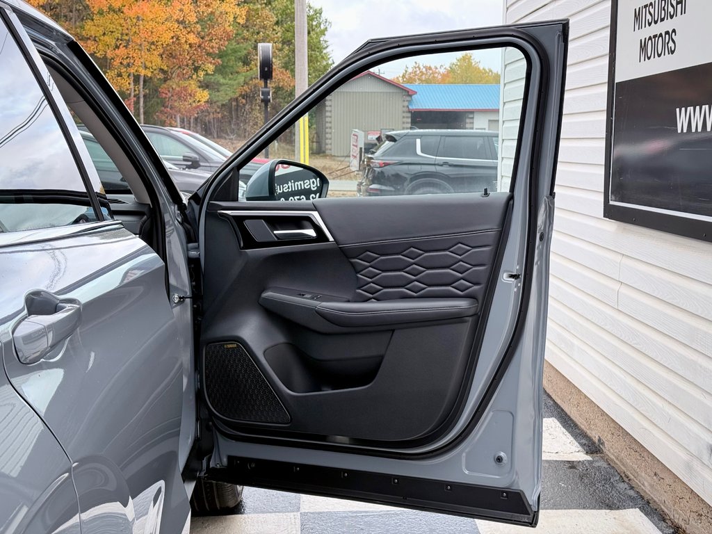2025 Mitsubishi Outlander GT S-AWC in Kentville, Nova Scotia - 26 - w1024h768px