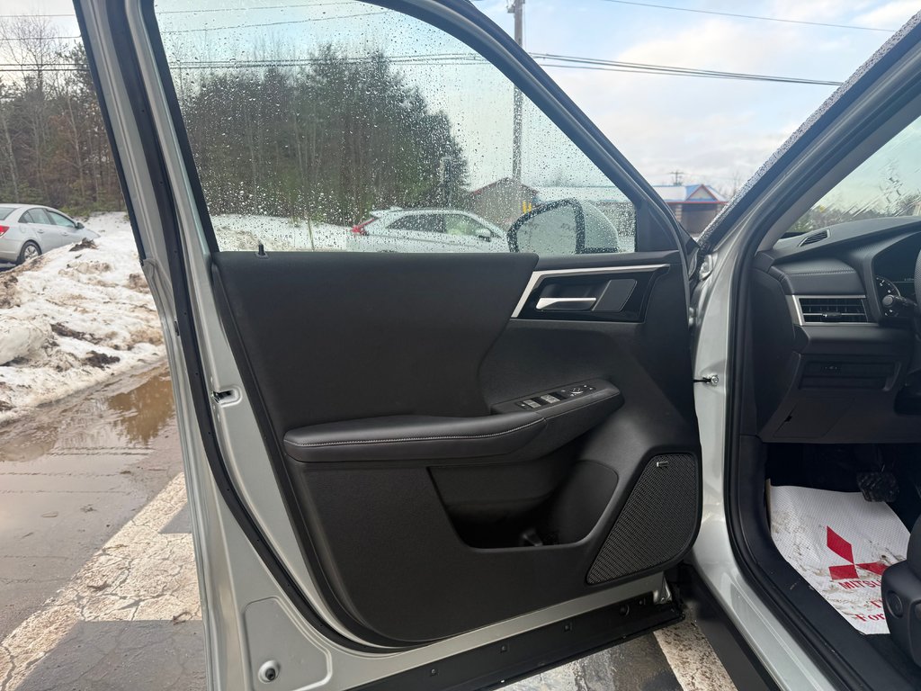 2025 Mitsubishi Outlander ES S-AWC in Kentville, Nova Scotia - 7 - w1024h768px