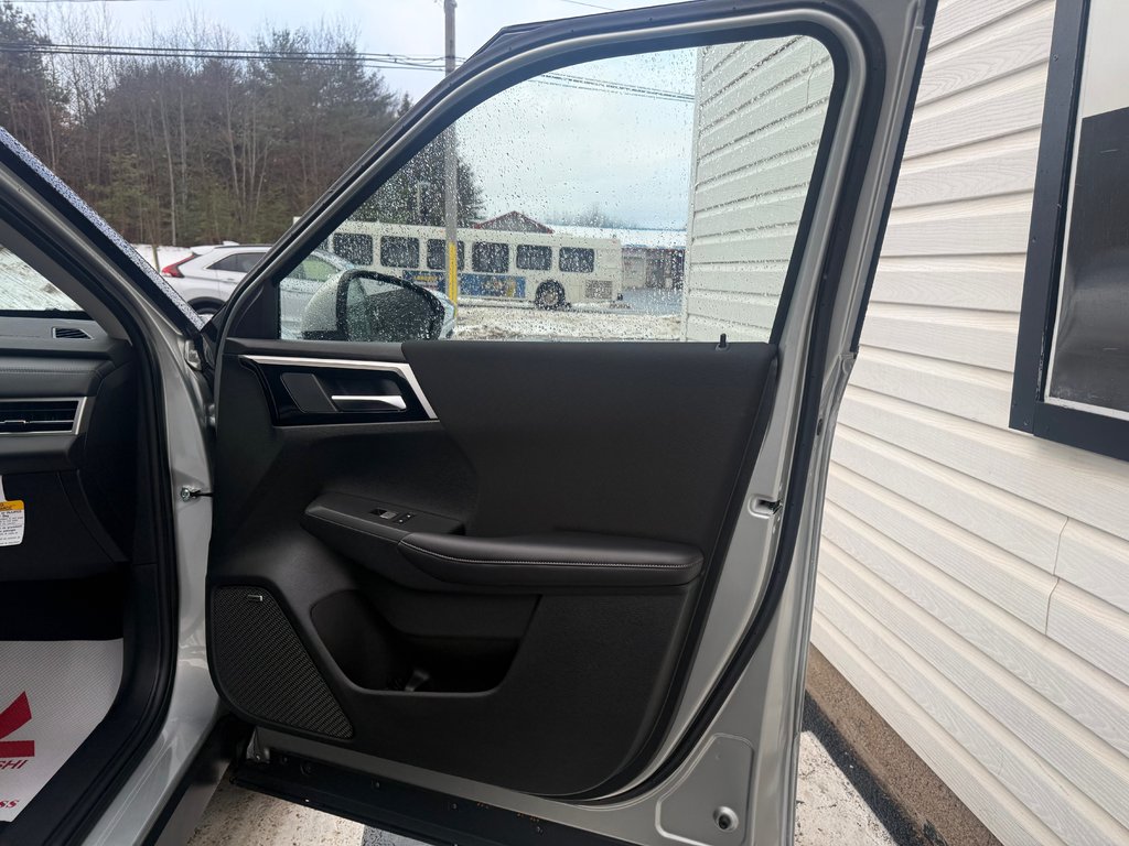 2025 Mitsubishi Outlander ES S-AWC in Kentville, Nova Scotia - 18 - w1024h768px
