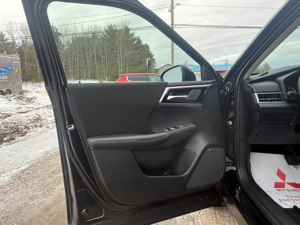 2025 Mitsubishi Outlander ES S-AWC in Kentville, Nova Scotia - 7 - w1024h768px
