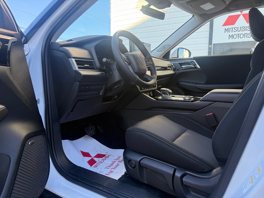 2025 Mitsubishi Outlander ES S-AWC in Kentville, Nova Scotia - 9 - w1024h768px