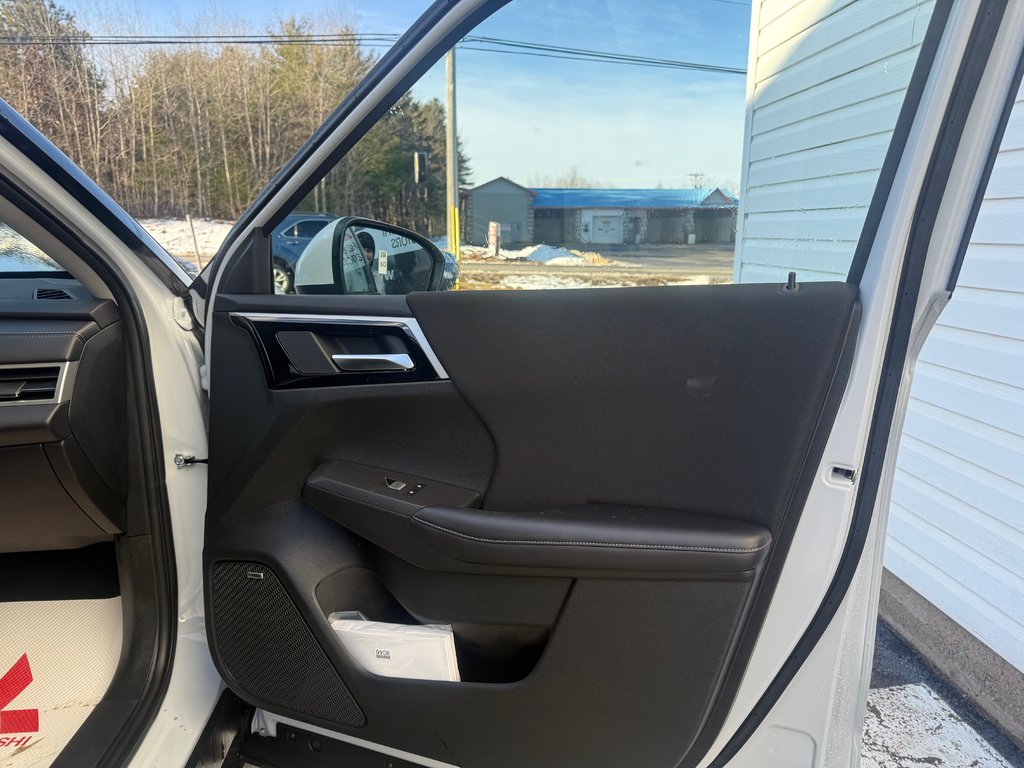 2025 Mitsubishi Outlander ES S-AWC in Kentville, Nova Scotia - 18 - w1024h768px