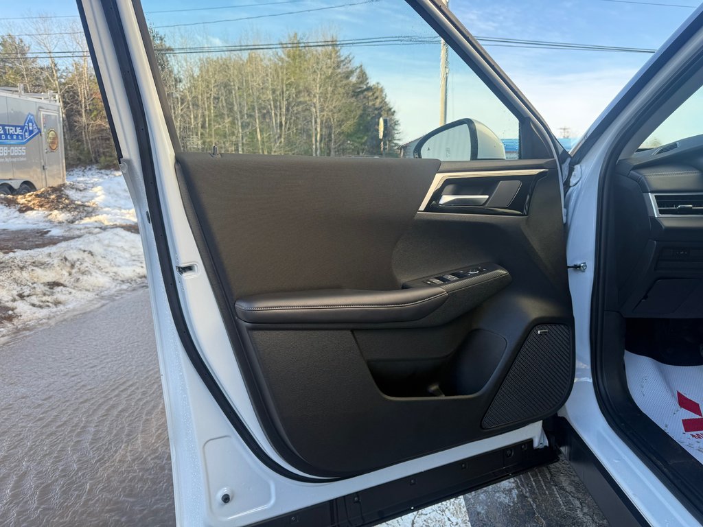 2025 Mitsubishi Outlander ES S-AWC in Kentville, Nova Scotia - 7 - w1024h768px