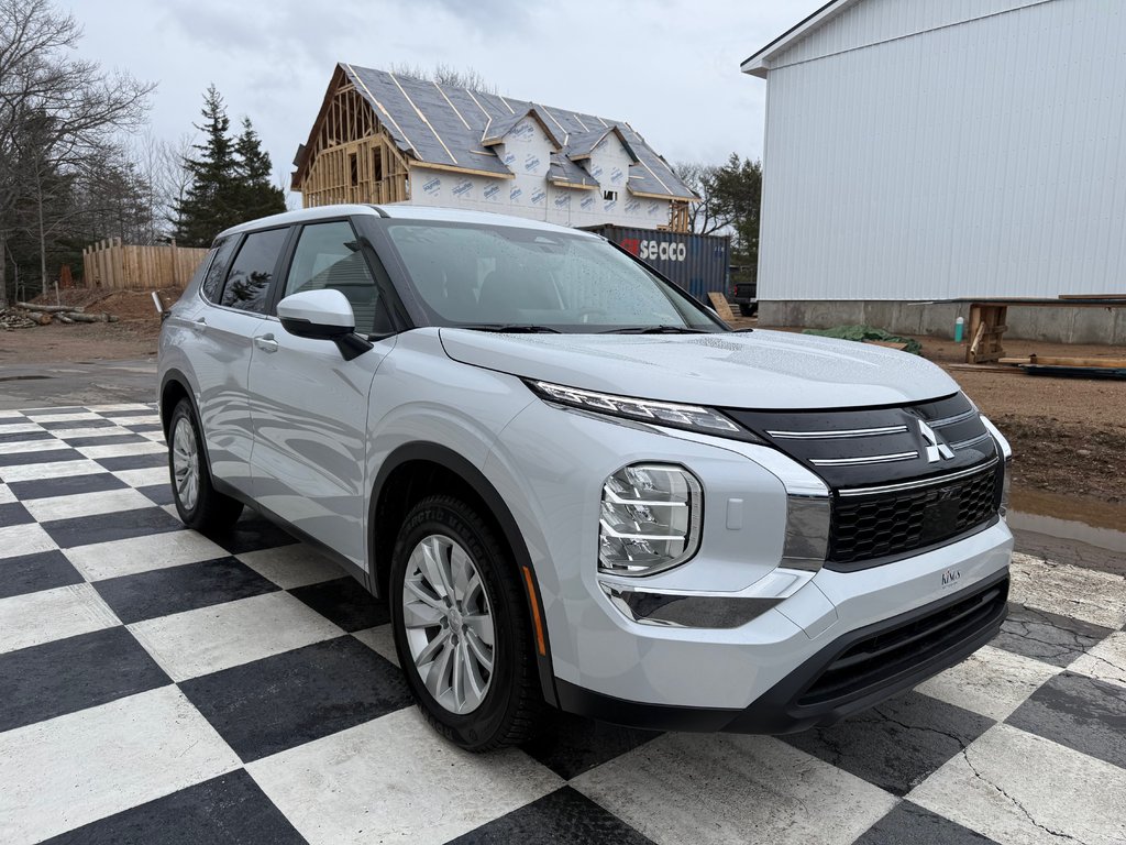 2025 Mitsubishi Outlander ES S-AWC in Kentville, Nova Scotia - 3 - w1024h768px