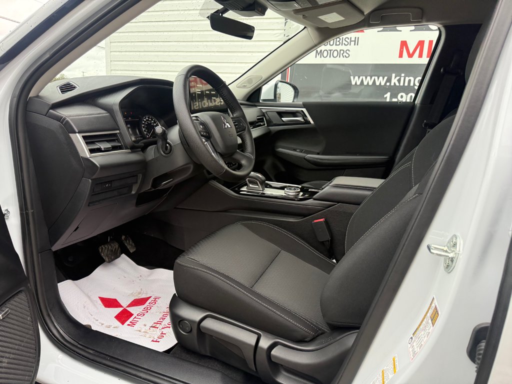 2025 Mitsubishi Outlander ES S-AWC in Kentville, Nova Scotia - 9 - w1024h768px