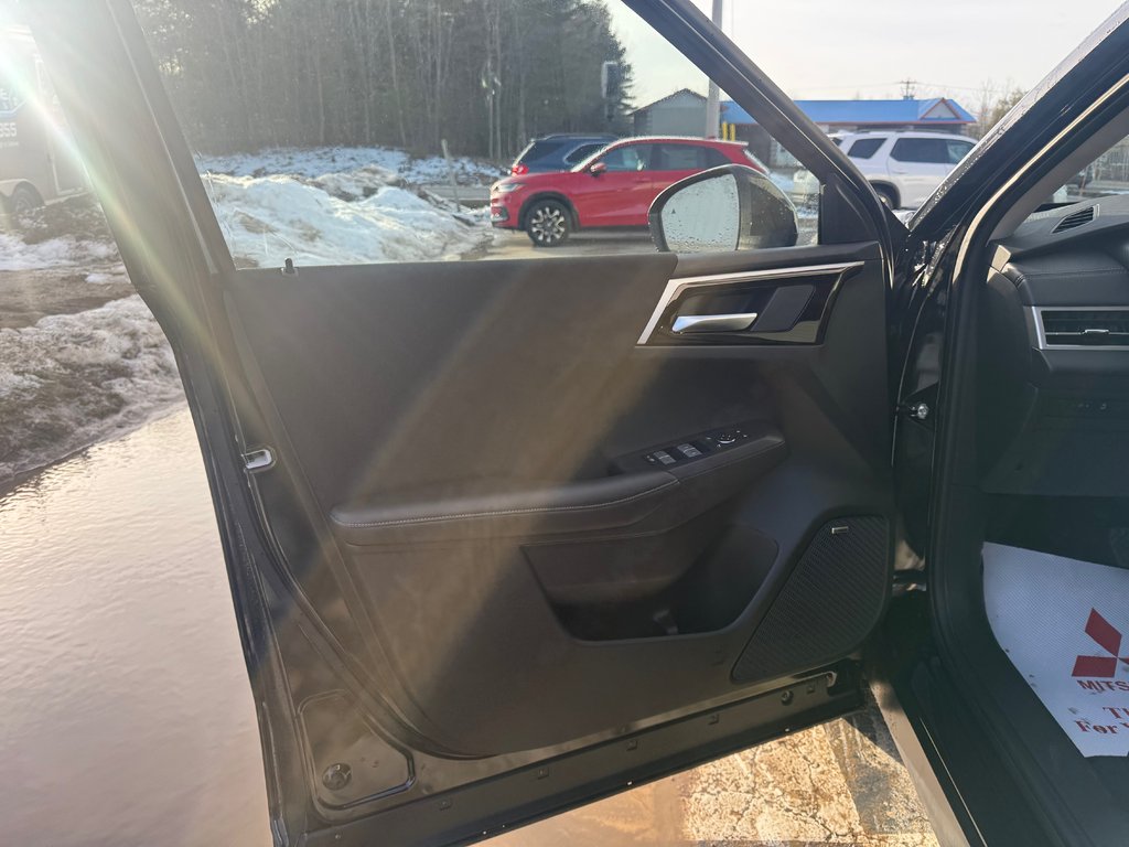 2026 Mitsubishi Outlander ES S-AWC in Kentville, Nova Scotia - 7 - w1024h768px