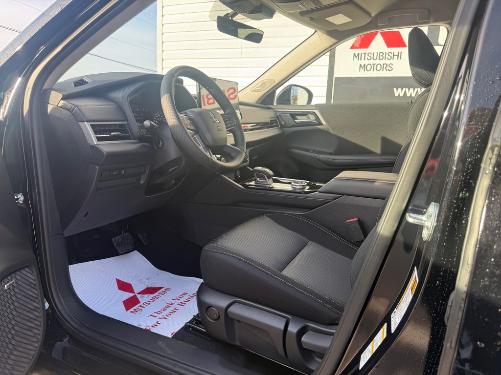 2026 Mitsubishi Outlander ES S-AWC in Kentville, Nova Scotia - 9 - w1024h768px