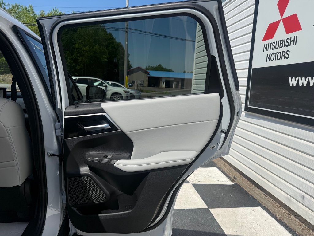 2026 Mitsubishi Outlander LE S-AWC in Kentville, Nova Scotia - 17 - w1024h768px