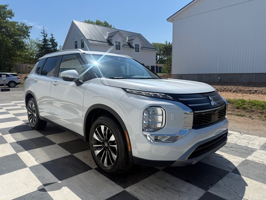 2026 Mitsubishi Outlander LE S-AWC in Kentville, Nova Scotia - 3 - w1024h768px
