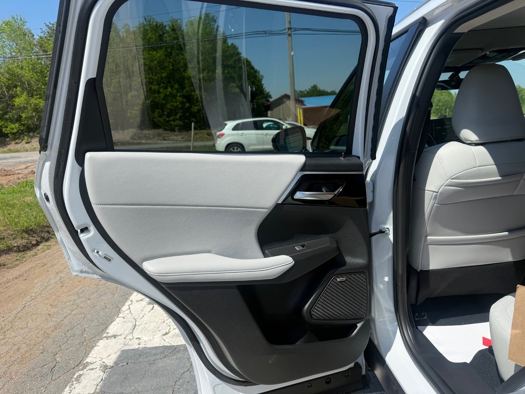 2026 Mitsubishi Outlander LE S-AWC in Kentville, Nova Scotia - 14 - w1024h768px