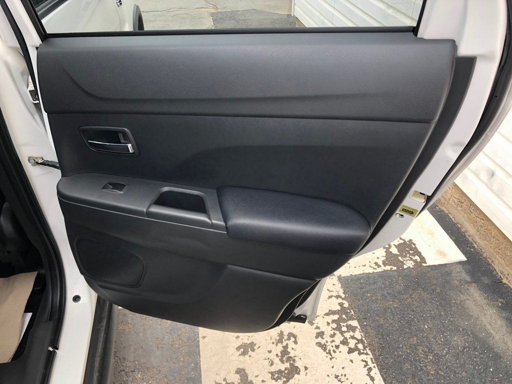 2016 Mitsubishi RVR in Kentville, Nova Scotia - 24 - w1024h768px