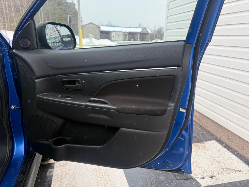 2022 Mitsubishi RVR ES, keyless entry, backup camera, Bluetooth in COLDBROOK, Nova Scotia - 18 - w1024h768px