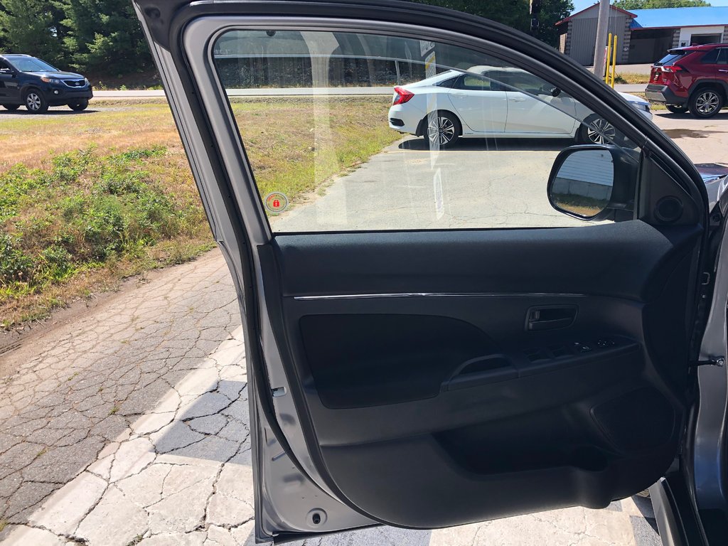 2024 Mitsubishi RVR ES - Reverse Camera, Carplay, Heated Seats in COLDBROOK, Nova Scotia - 7 - w1024h768px