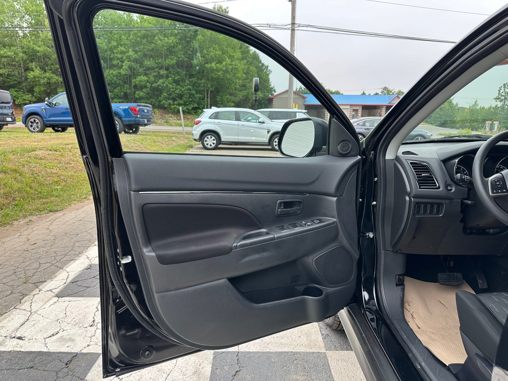 2025 Mitsubishi RVR ES AWC in Kentville, Nova Scotia - 7 - w1024h768px