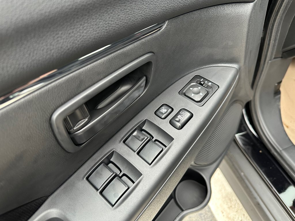 2025 Mitsubishi RVR ES AWC in Kentville, Nova Scotia - 8 - w1024h768px