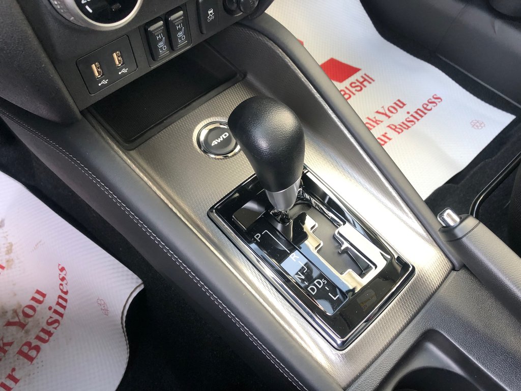 2025 Mitsubishi RVR ES AWC in Kentville, Nova Scotia - 13 - w1024h768px