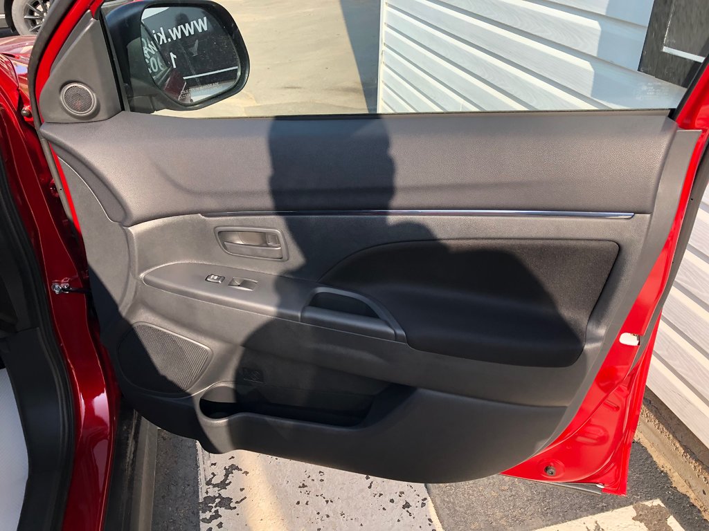 2025 Mitsubishi RVR ES AWC in Kentville, Nova Scotia - 19 - w1024h768px