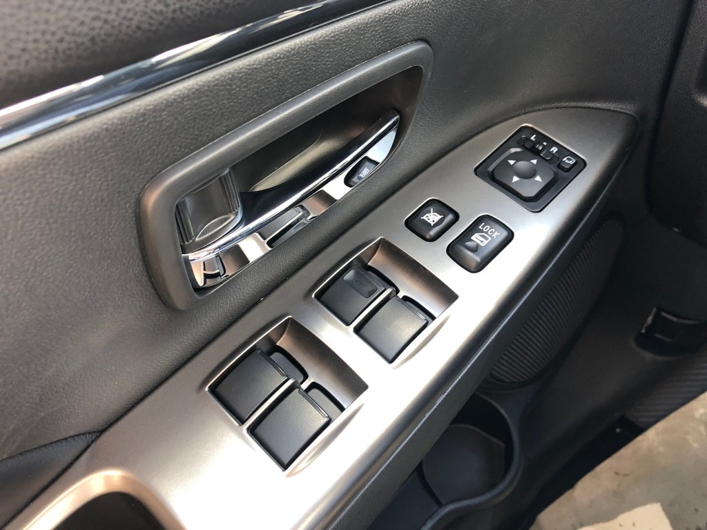 2025 Mitsubishi RVR SEL AWC in Kentville, Nova Scotia - 7 - w1024h768px