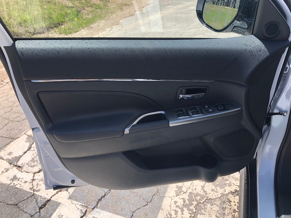 2025 Mitsubishi RVR SEL AWC in Kentville, Nova Scotia - 14 - w1024h768px