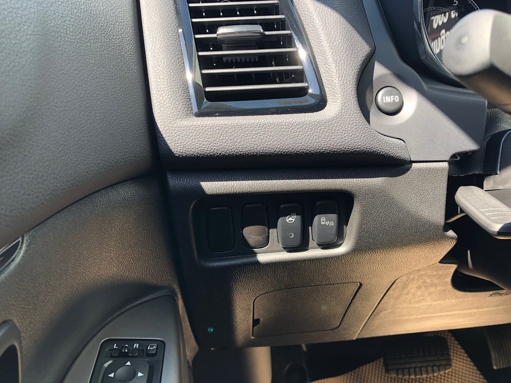 2025 Mitsubishi RVR SEL AWC in Kentville, Nova Scotia - 8 - w1024h768px