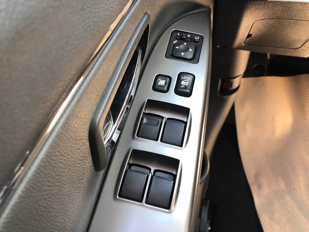 2025 Mitsubishi RVR SEL AWC in Kentville, Nova Scotia - 7 - w1024h768px