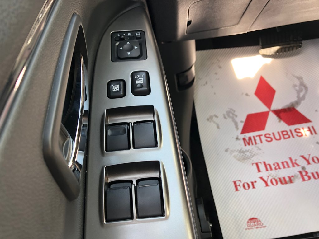 2025 Mitsubishi RVR SEL AWC in Kentville, Nova Scotia - 7 - w1024h768px