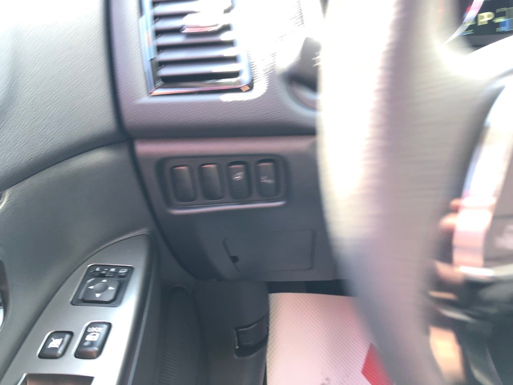 2025 Mitsubishi RVR SEL AWC in Kentville, Nova Scotia - 8 - w1024h768px