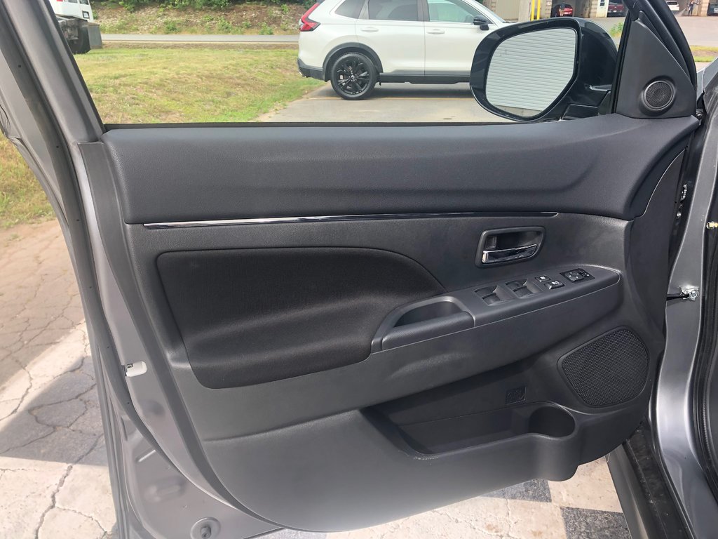 2025 Mitsubishi RVR SE AWC in Kentville, Nova Scotia - 7 - w1024h768px