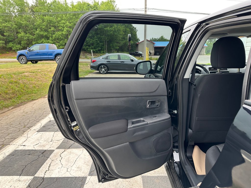 2025 Mitsubishi RVR SE AWC in Kentville, Nova Scotia - 15 - w1024h768px