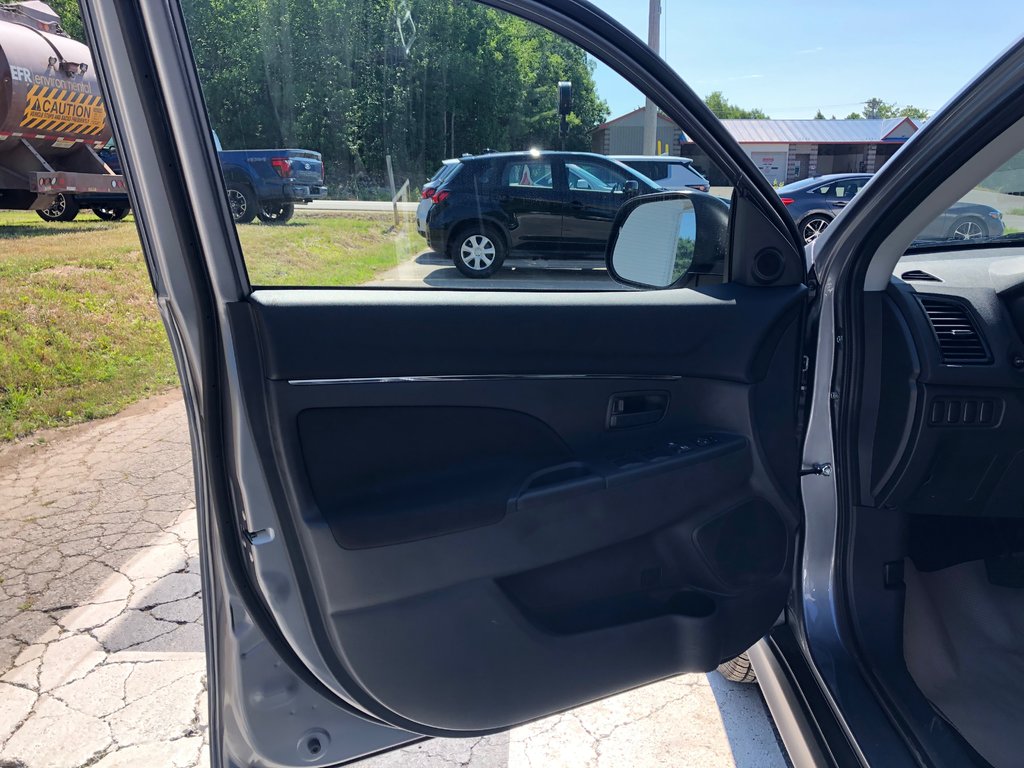 2025 Mitsubishi RVR ES AWC in Kentville, Nova Scotia - 7 - w1024h768px