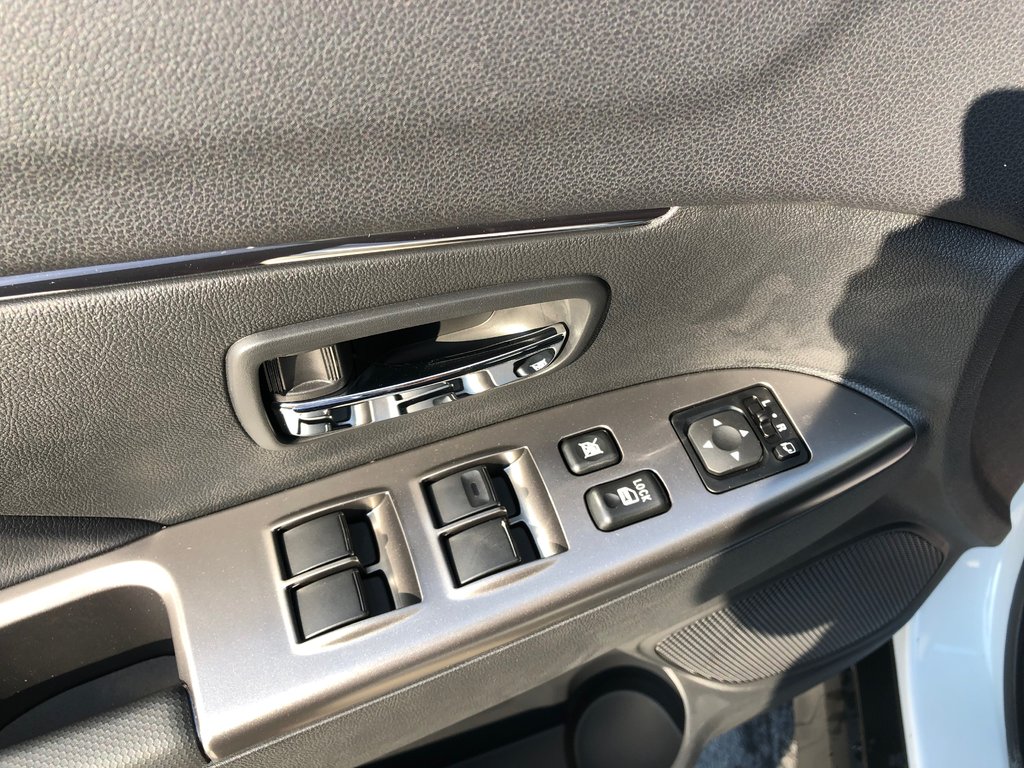 2025 Mitsubishi RVR SEL AWC in Kentville, Nova Scotia - 8 - w1024h768px