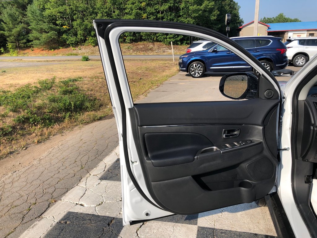 2025 Mitsubishi RVR SEL AWC in Kentville, Nova Scotia - 7 - w1024h768px