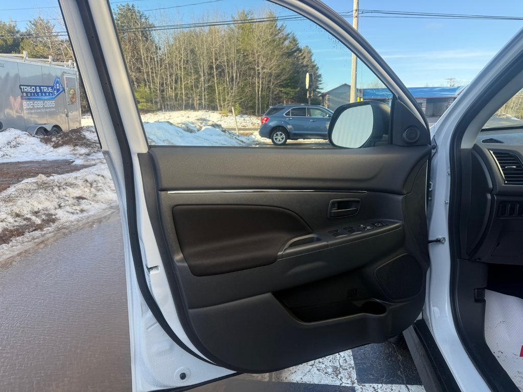 2026 Mitsubishi RVR ES AWC in Kentville, Nova Scotia - 7 - w1024h768px