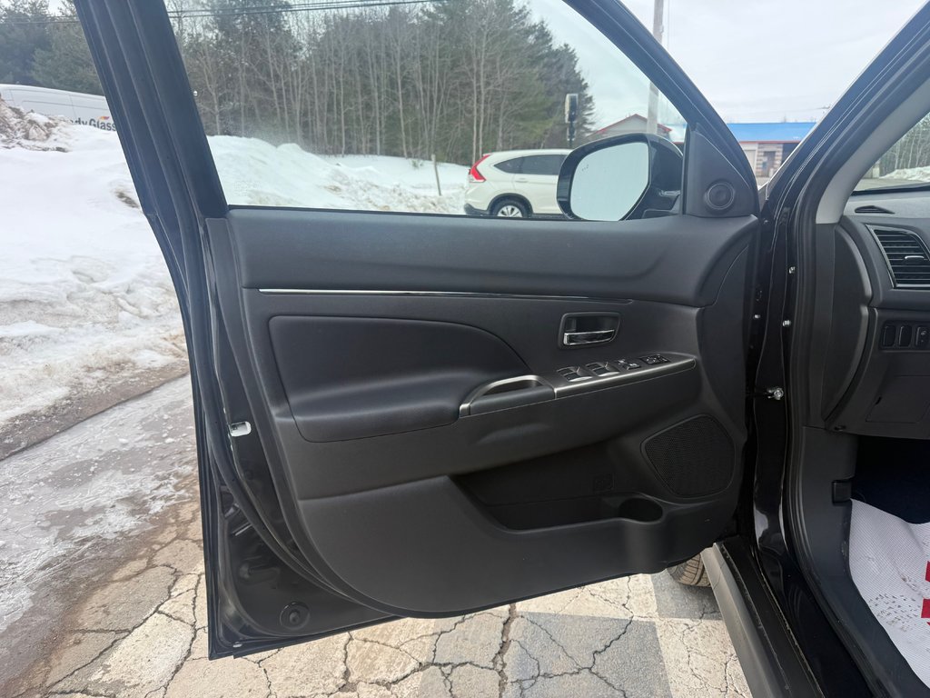 2026 Mitsubishi RVR SEL AWC in Kentville, Nova Scotia - 7 - w1024h768px