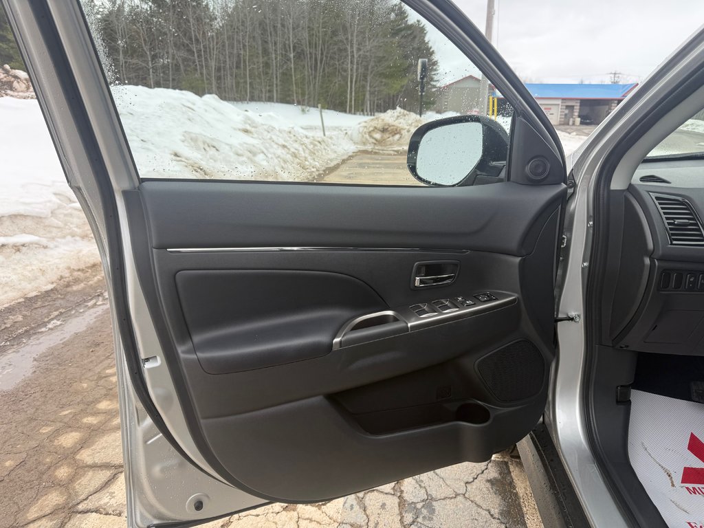 2026 Mitsubishi RVR SEL AWC in Kentville, Nova Scotia - 7 - w1024h768px