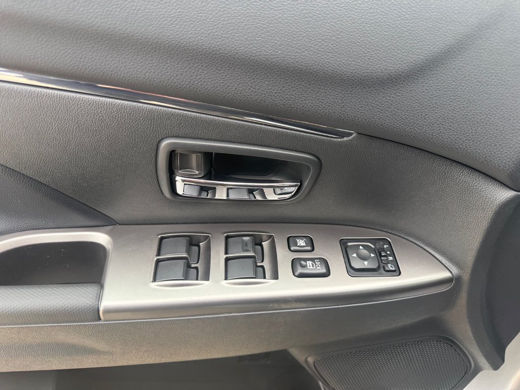 2026 Mitsubishi RVR SEL AWC in Kentville, Nova Scotia - 8 - w1024h768px