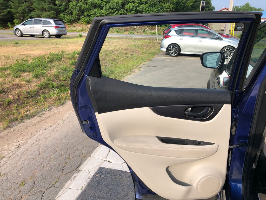 Nissan Qashqai S - Reverse Camera, ECO Mode, AUX Port 2017 à Kentville, Nouvelle-Écosse - 17 - w1024h768px