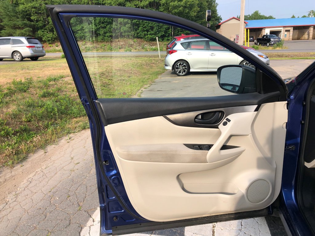 Nissan Qashqai S - Reverse Camera, ECO Mode, AUX Port 2017 à Kentville, Nouvelle-Écosse - 7 - w1024h768px