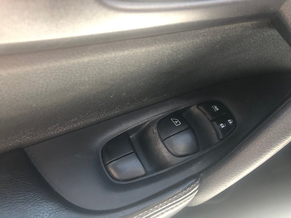 Nissan Rogue S - Reverse Camera, Cruise Control, Sunroof 2016 à COLDBROOK, Nouvelle-Écosse - 8 - w1024h768px