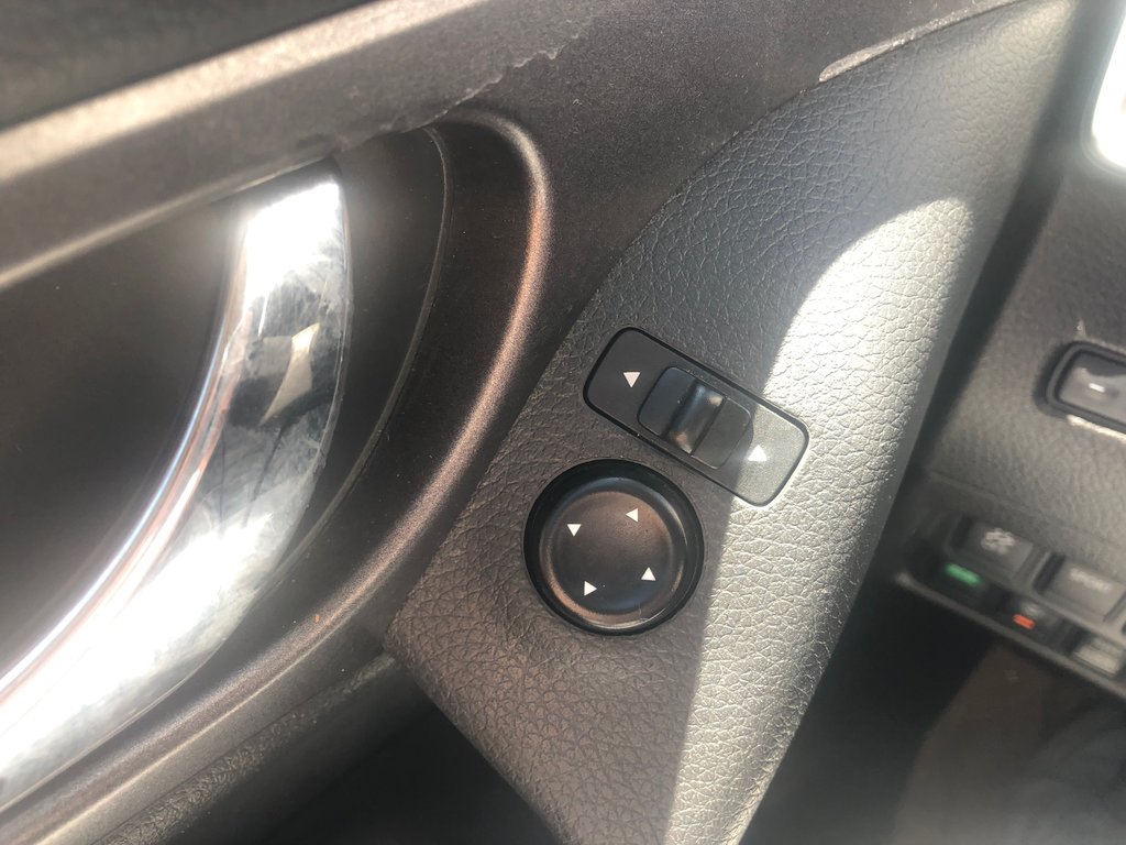 Nissan Rogue S - Reverse Camera, Cruise Control, Sunroof 2016 à COLDBROOK, Nouvelle-Écosse - 9 - w1024h768px