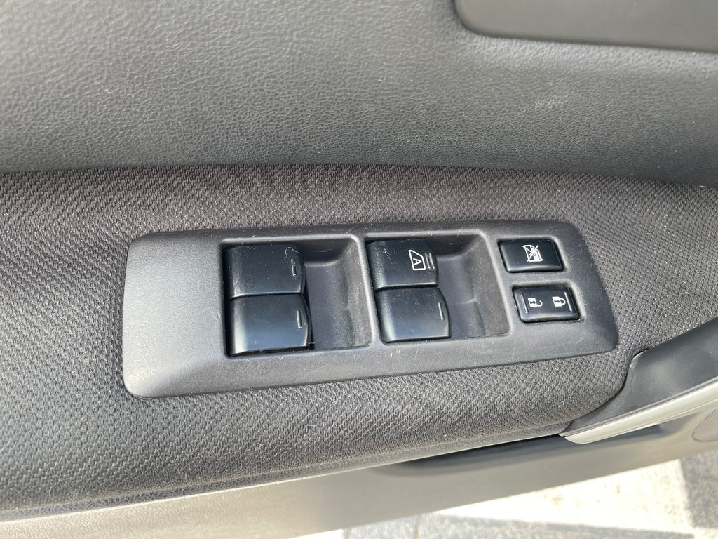Nissan ROGUE S/SV 4 door, FWD, sunroof 2013 à COLDBROOK, Nouvelle-Écosse - 8 - w1024h768px